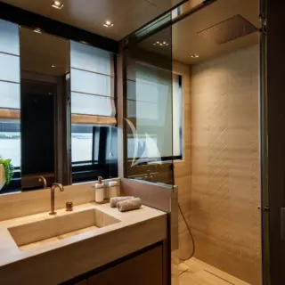 Primary Stateroom - En Suite Bathroom