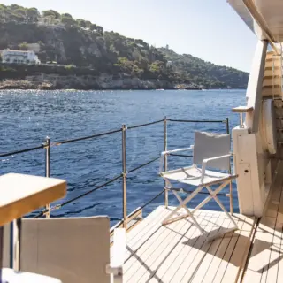 PALOMA - side passage balcony down 