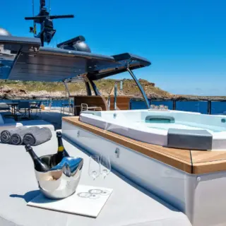 PALOMA - Top Deck Jacuzzi