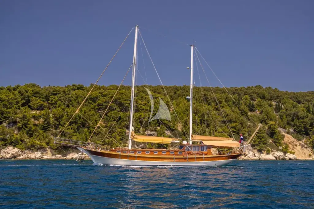 Angelica sailing near Korcula 