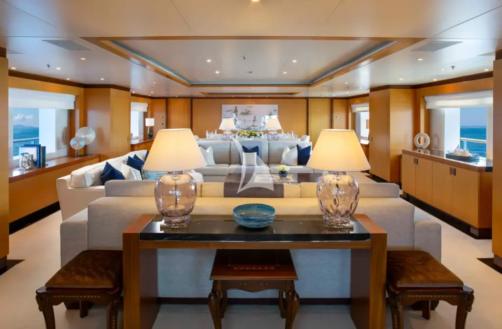 LA BLANCA - MAIN DECK SALON