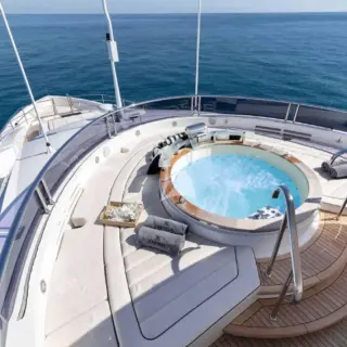 Sundeck.Jacuzzi