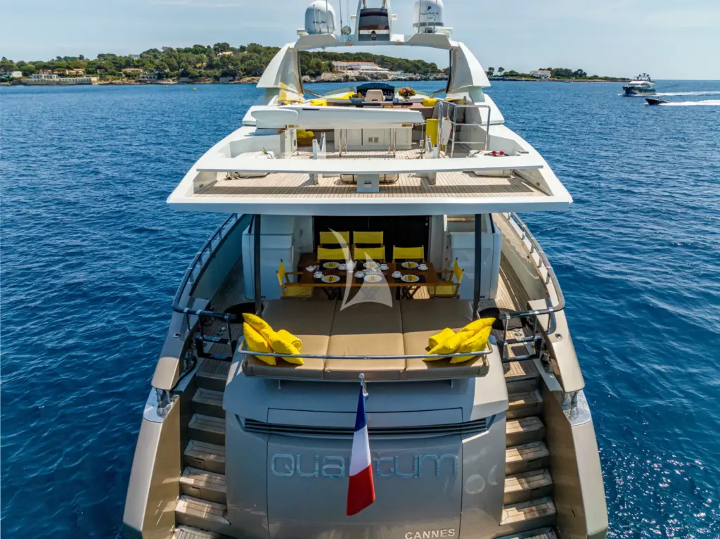 QUANTUM - Aft Deck