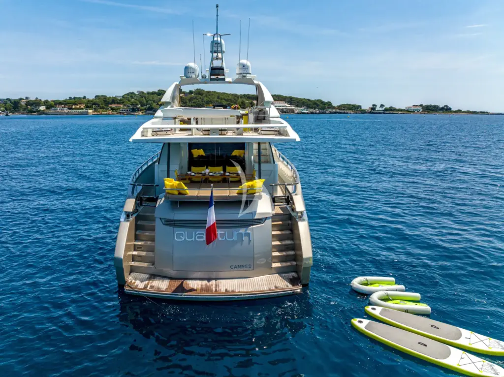 QUANTUM - Aft Deck