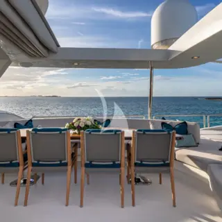 Sun deck dining