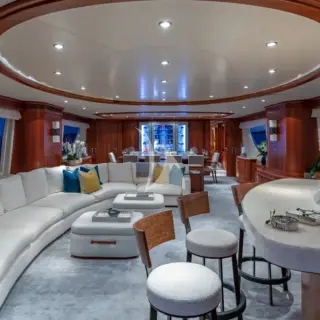 Main salon view fwd
