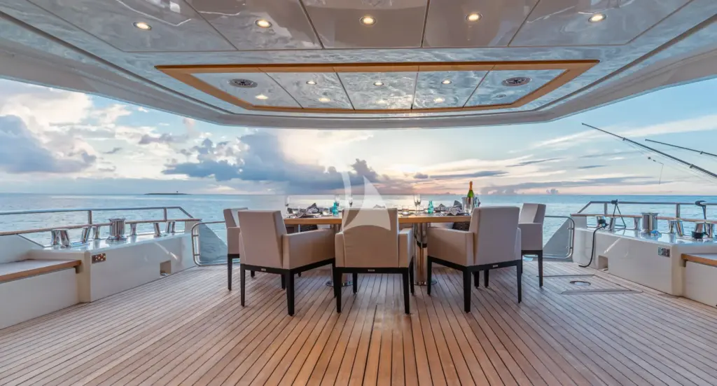 CIELO NERO - Aft Deck Dining