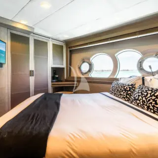 2 Mirroring VIP Staterooms