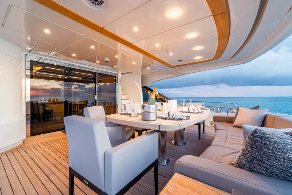 CIELO NERO - Aft Deck Dining