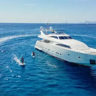 YOLO TOO - exterior and toys