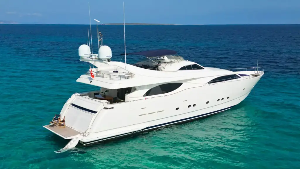 YOLO TOO - at anchor