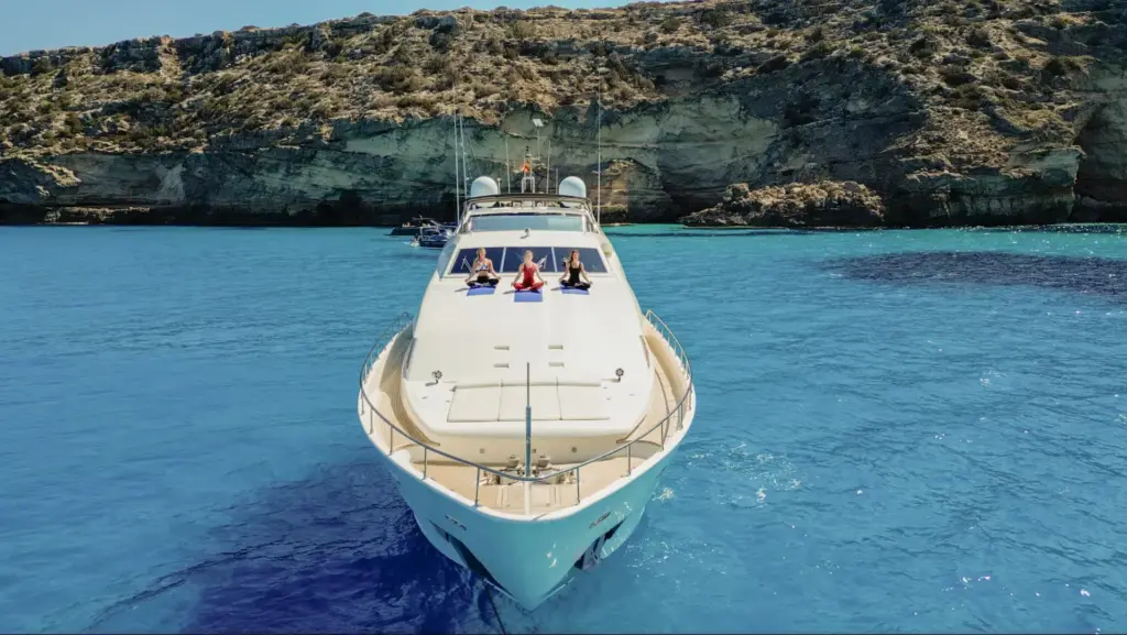 YOLO TOO - at anchor