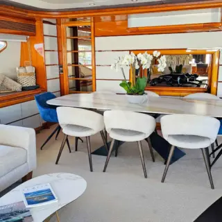 YOLO TOO - Dinning area