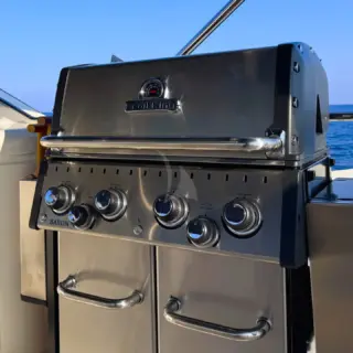 YOLO TOO - exterior BBQ in Flybridge
