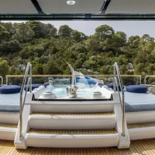 Deck Jacuzzi