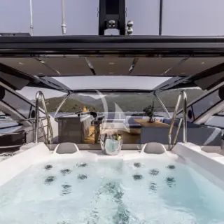 Deck Jacuzzi