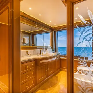 ACTA - Owner's En Suite