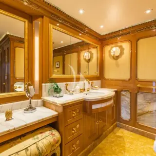 ACTA - Owner's En Suite