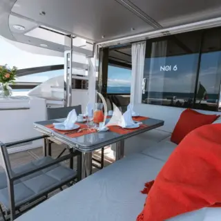 Aft deck dining with wet bar