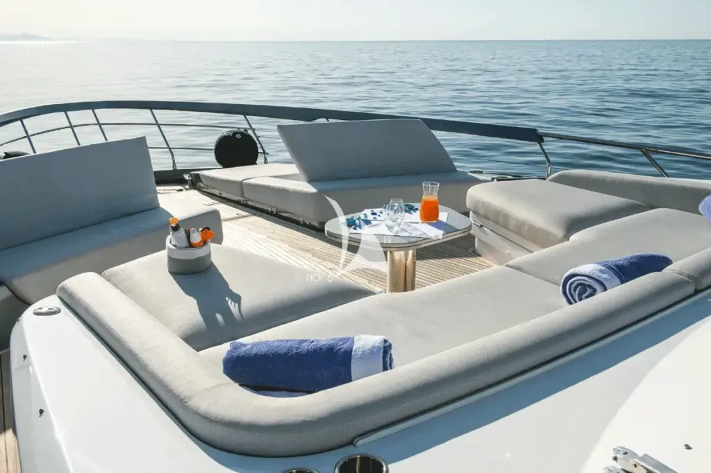 NOI 6 - Foredeck lounge area and sunpads