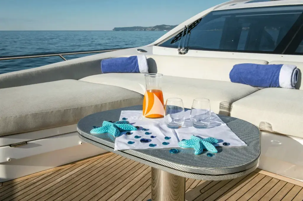 NOI 6 - Foredeck relaxing area