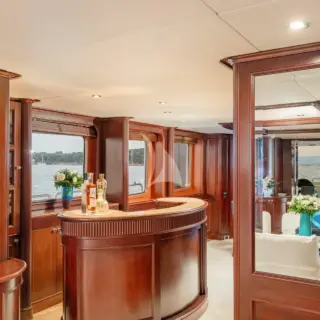Main deck bar