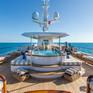Sun deck aft - Jacuzzi
