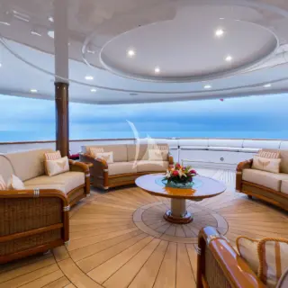 Main deck aft - Lounge area