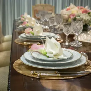 Upper deck - Dining details