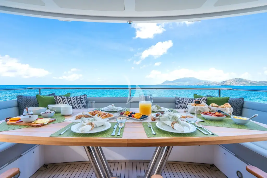 ACCIDENTAL SUCCESS II - MAIN DECK AFT