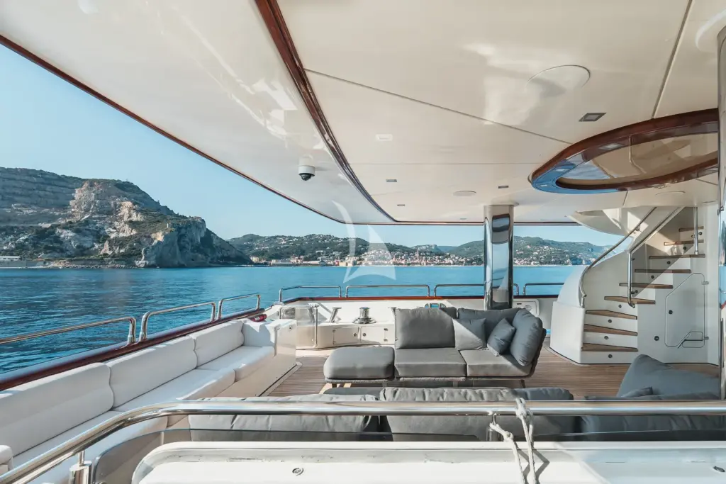 Panakeia - Main deck aft