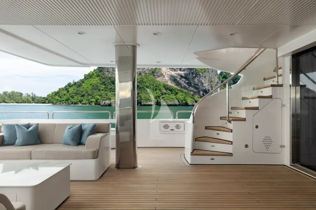 Panakeia - Main deck aft