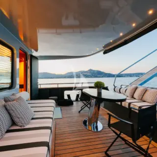 Upper deck lounge area