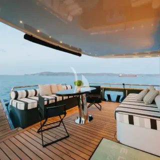 Upper deck lounge area