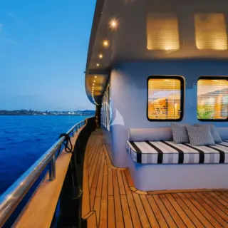 Upper deck louge area