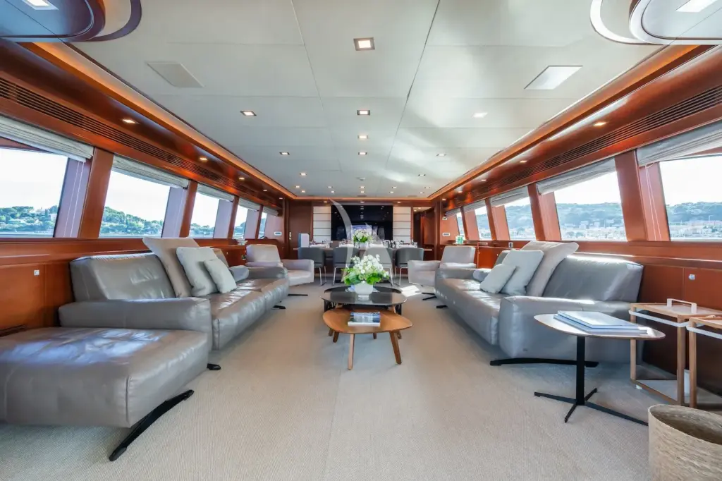 ROBUSTO - Main saloon lounge