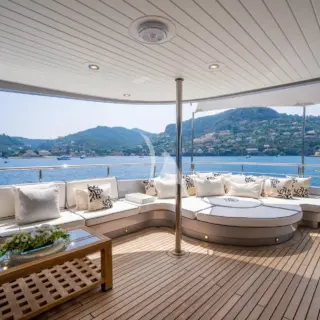 Upper deck