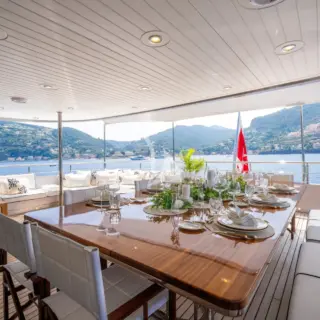 Upper deck
