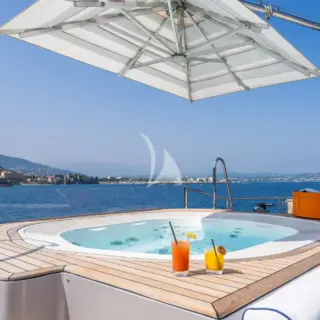 Jacuzzi - sundeck