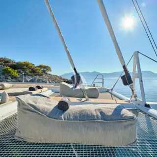SUNMOON - Puff on foredeck