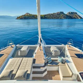 SUNMOON - Foredeck lounges