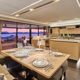 SUNMOON - Dining table inside