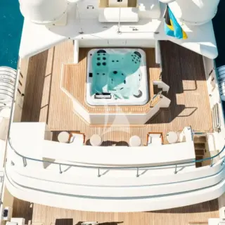 Deck Jacuzzi