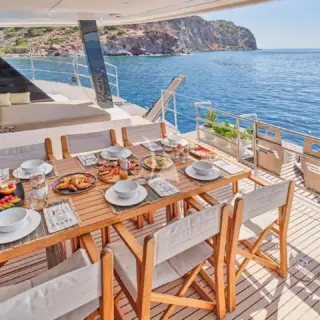 ADARA - Table setting