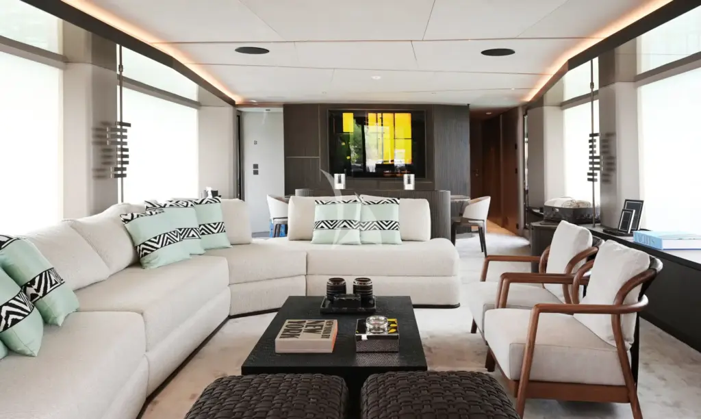 ALMA III - Main salon