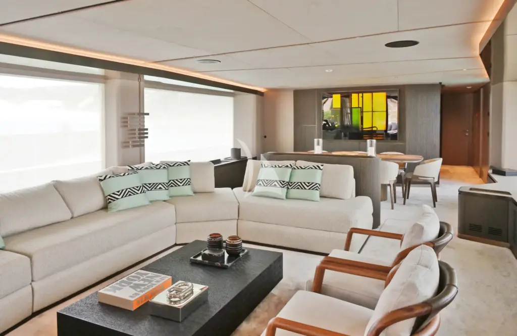 ALMA III - Main salon 2