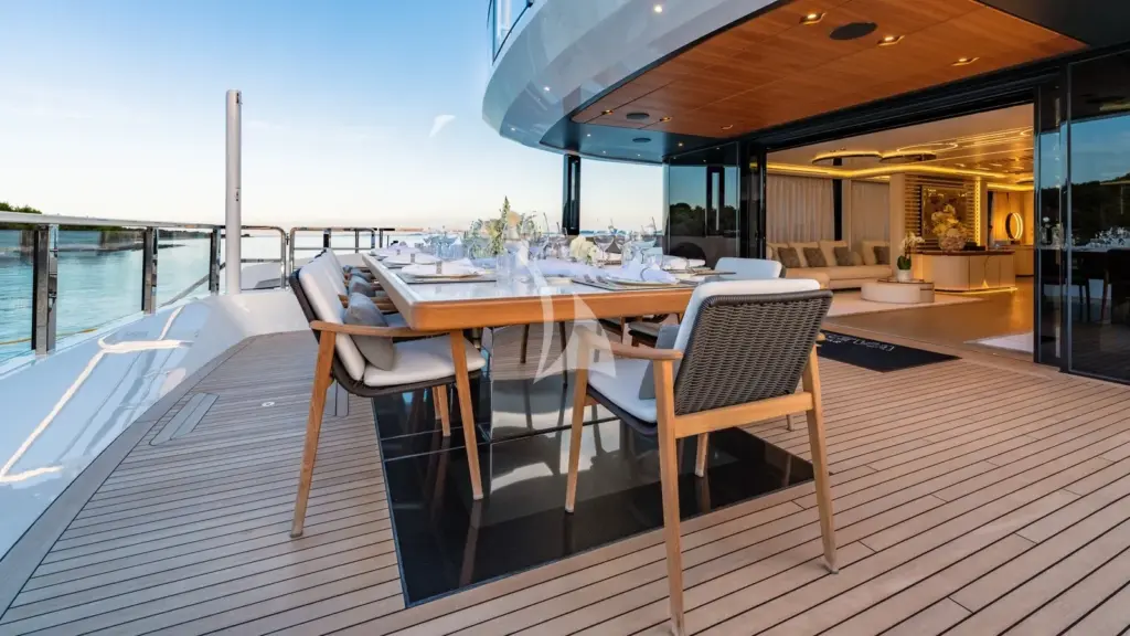 EVA4EVA - Main Deck - Al fresco Dining