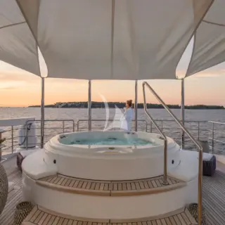 Jacuzzi Fly 3rd deck