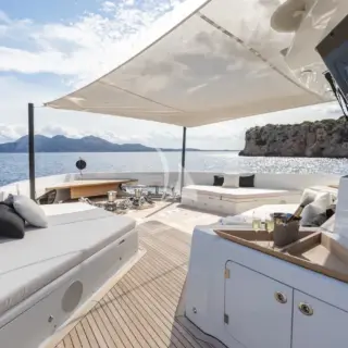 Sun loungers on the bow