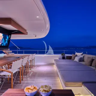 Upper deck outdoor cinema